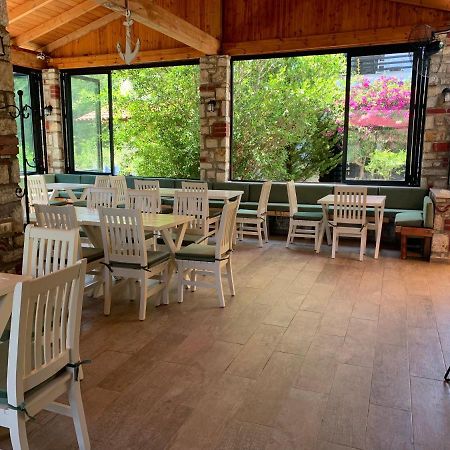 Hotel Natali Dhërmi Екстериор снимка