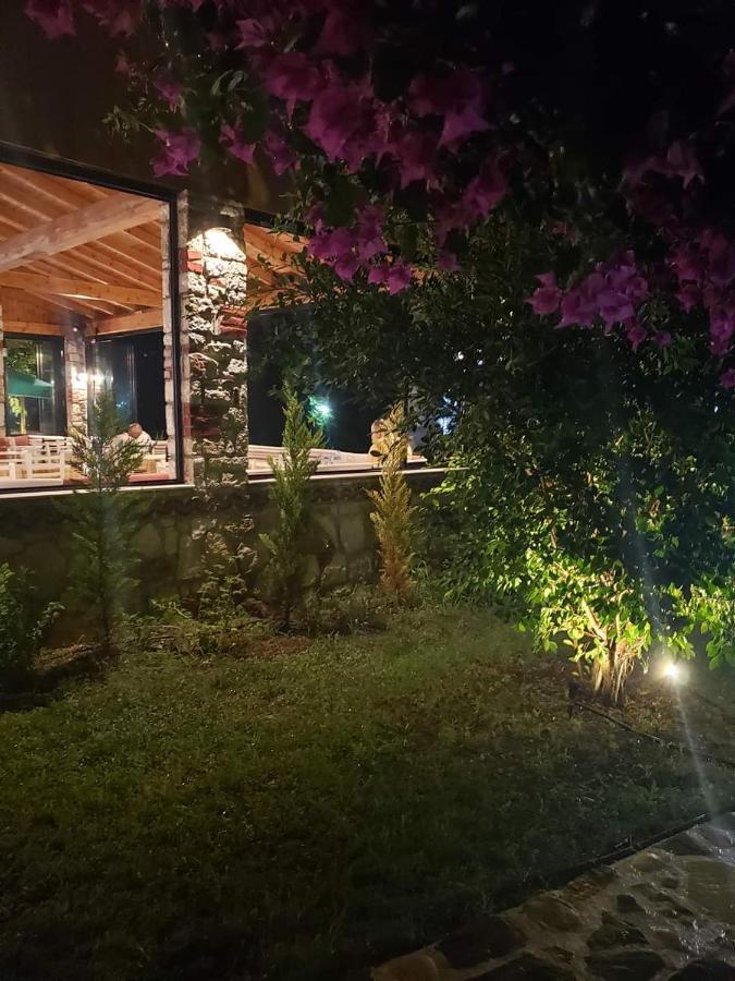 Hotel Natali Dhërmi Екстериор снимка