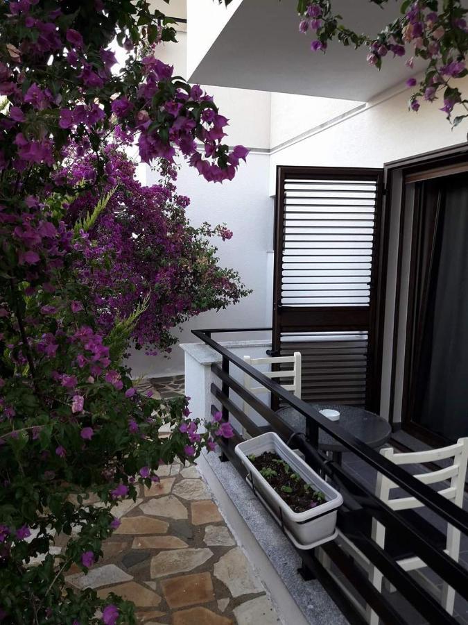 Hotel Natali Dhërmi Екстериор снимка
