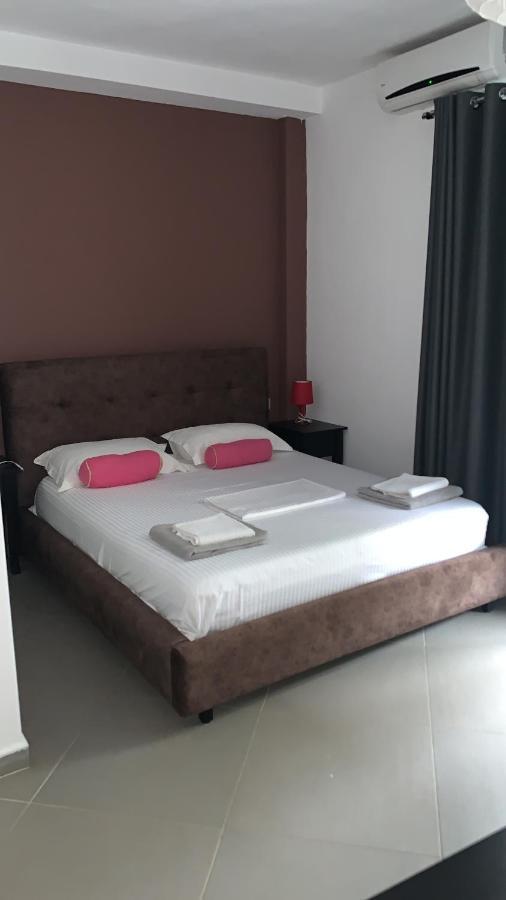Hotel Natali Dhërmi Екстериор снимка