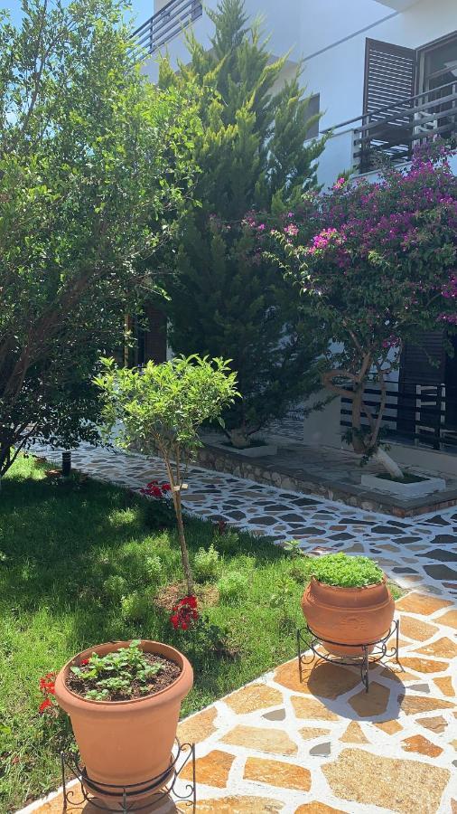 Hotel Natali Dhërmi Екстериор снимка