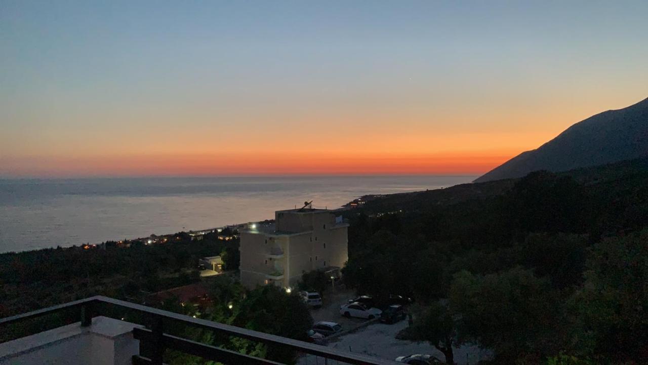 Hotel Natali Dhërmi Екстериор снимка