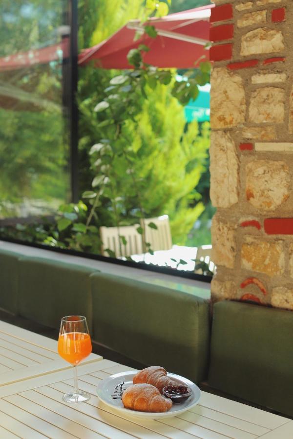 Hotel Natali Dhërmi Екстериор снимка