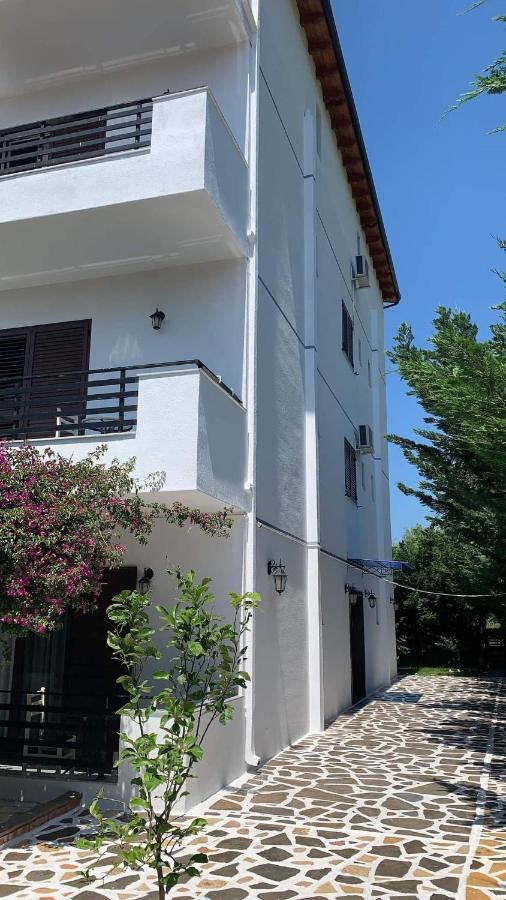 Hotel Natali Dhërmi Екстериор снимка