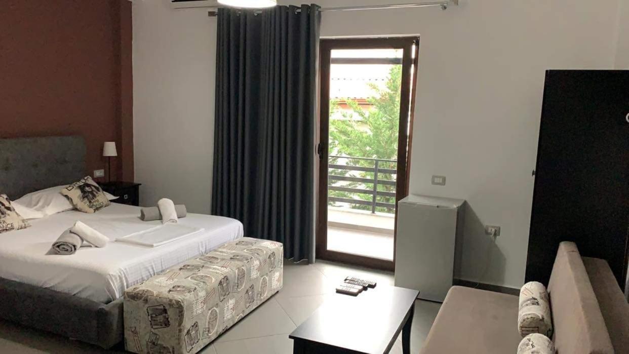 Hotel Natali Dhërmi Екстериор снимка