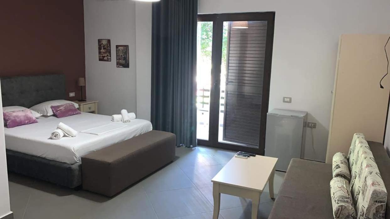Hotel Natali Dhërmi Екстериор снимка