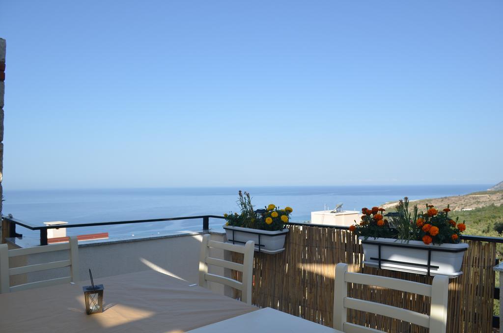 Hotel Natali Dhërmi Екстериор снимка