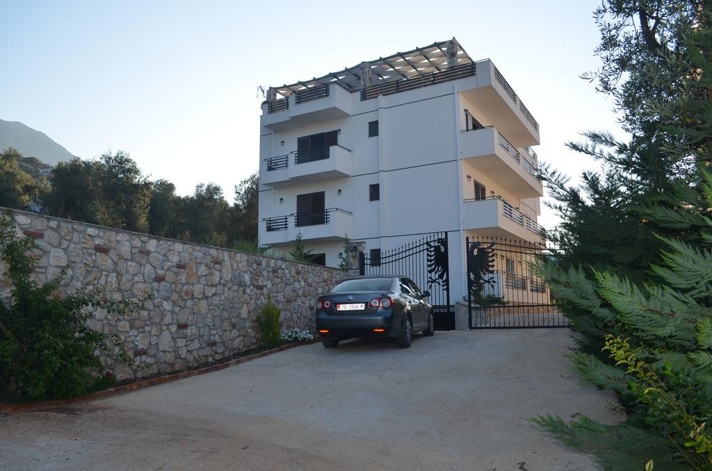 Hotel Natali Dhërmi Екстериор снимка