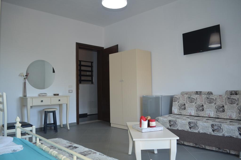 Hotel Natali Dhërmi Екстериор снимка